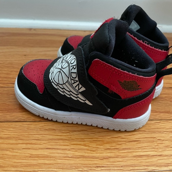 Sky Jordan 1. Size 6c. Red and Black - Picture 5 of 9